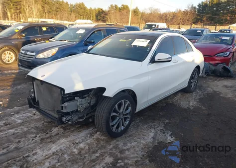 2016 Mercedes-Benz C 300 4Matic z USA, uszkodzony, nr VIN WDDWF4KB5GR144363